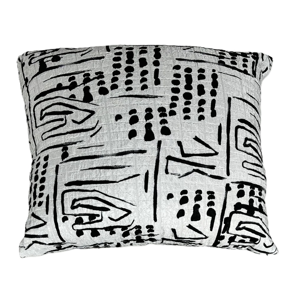 Chic White crinckle Black Abstract Pillow with white faux fur throw set