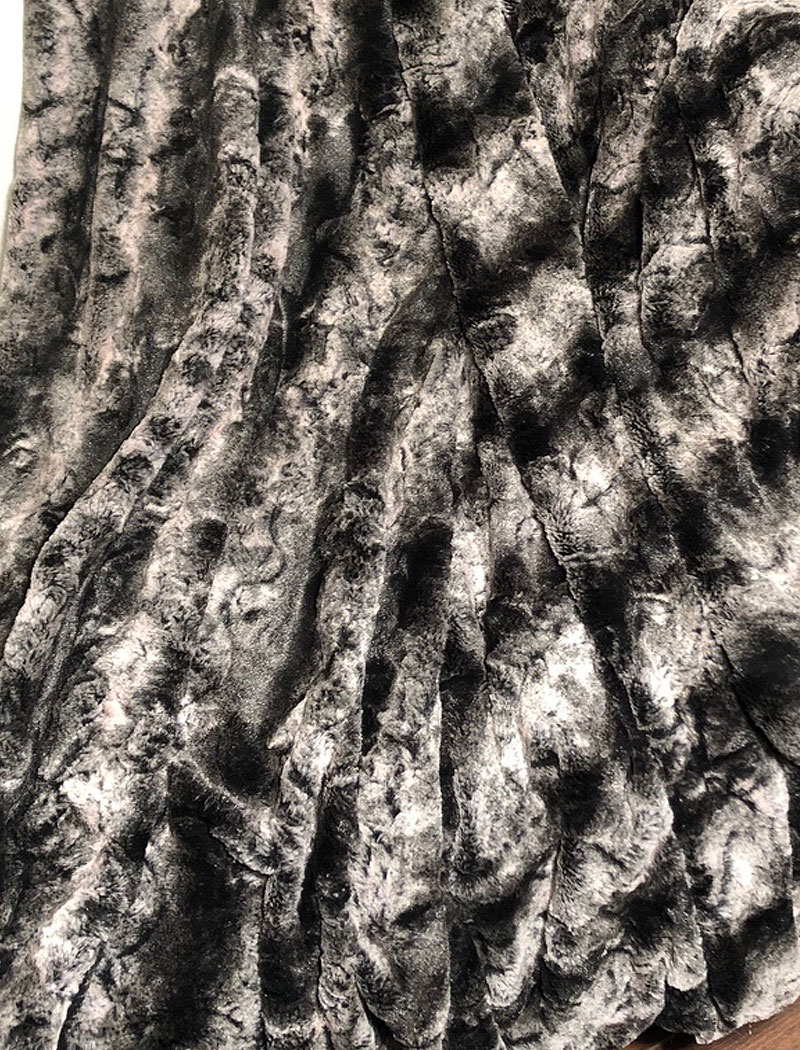 Luxurious Chinchilla Faux Fur Throw - Image 2